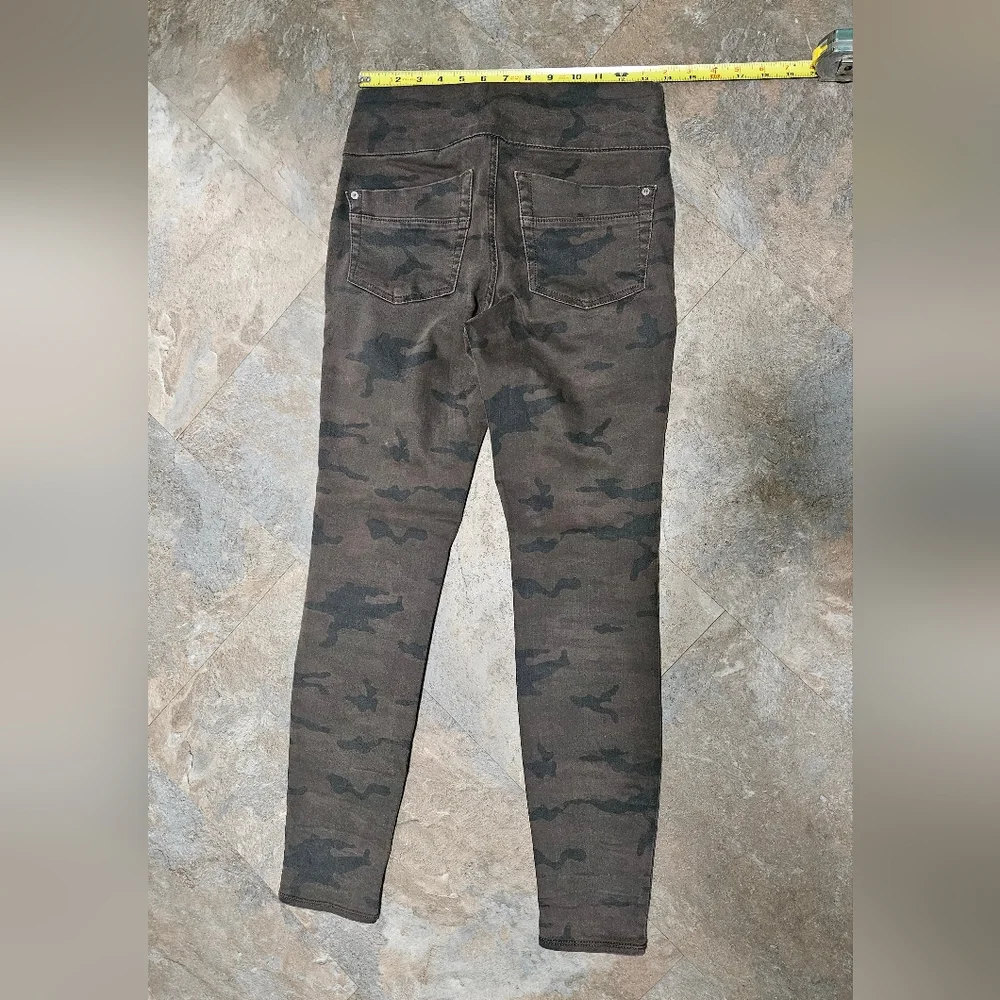 Rock & Republic Camouflage Skinny Jeans - Picture 2 of 8